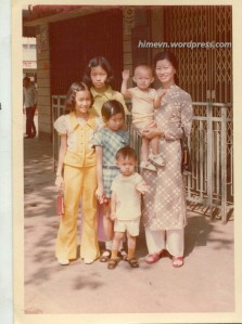 My neighbourhood was made up of blocks of four-storey houses around An Dong market, in the Chinese quarter called “Cho Lon”, Saigon. (In picture, 13-year-old hiMe with her Mum and siblings on Chinese New Year Day 1975 in front of her house, next to the radio shop).